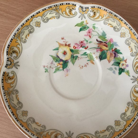 Set of 4 Johnson Brothers saucer plates Victorian - Picture 4 of 7